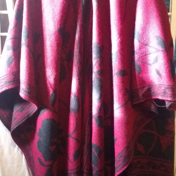 Red Floral Shawl - Picture 2 of 5